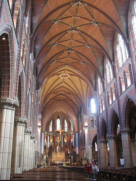 Interieur RK Sint-Vituskerk Hilversum